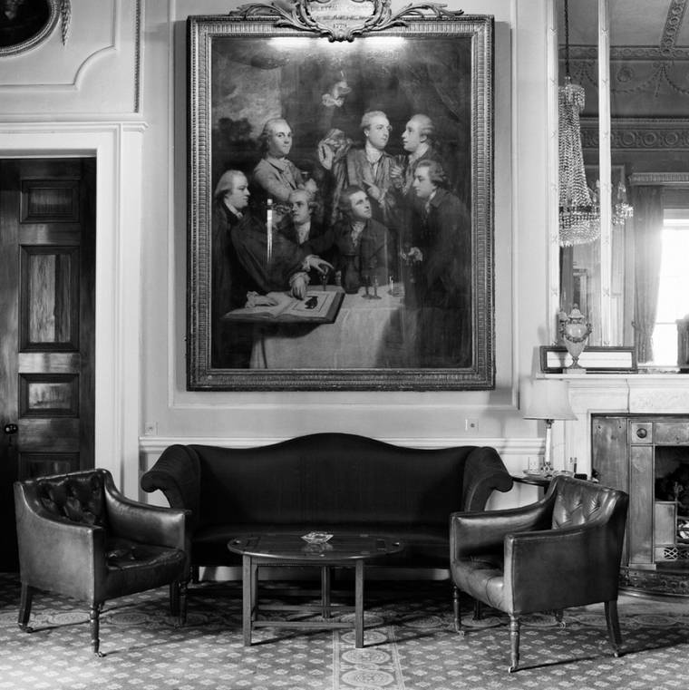 Karen-Knorr-Gentlemens-Clubs-2