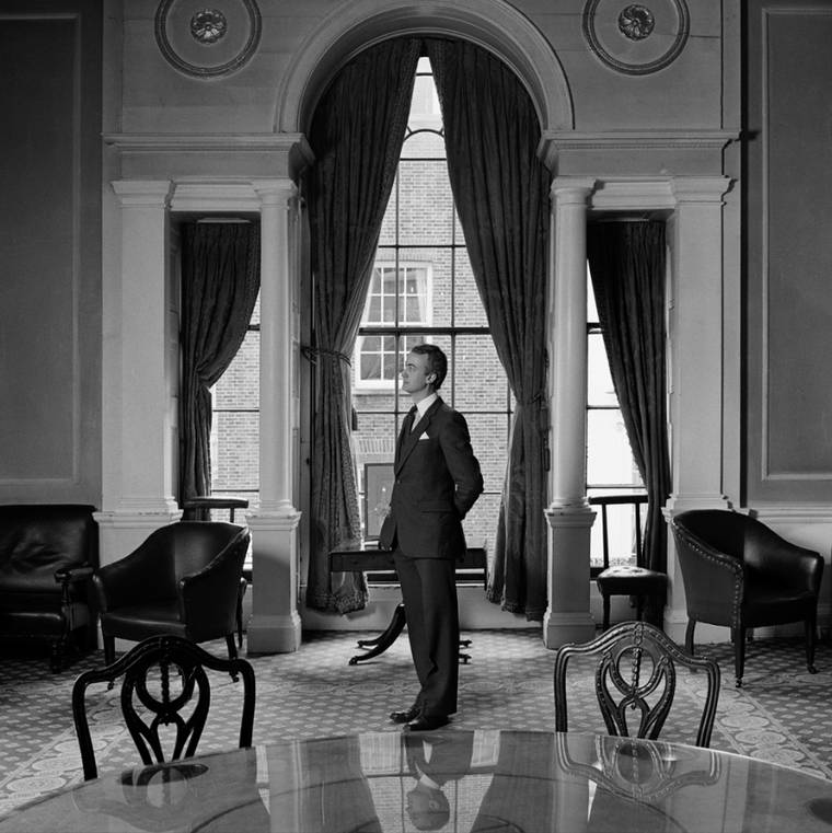 Karen-Knorr-Gentlemens-Clubs-9