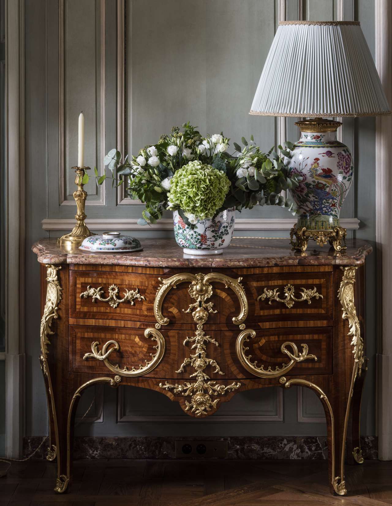 s3_chateau_de_villette_the_splendor_of_french_decor_published_by_flammarion_photo_by_bruno_ehrs_yatzer